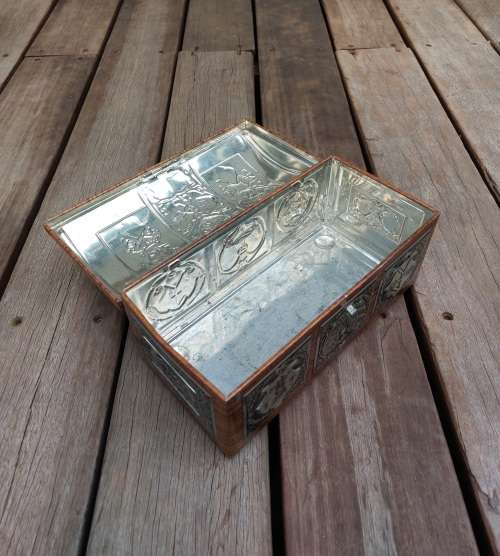 Treasure Chest Tin - Measurements 22.5cm x 12cm x 8.5cm COLLECTABLE